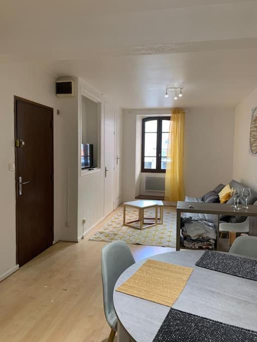 Aubenas : Beau Studio, Proche Du Chateau ภายนอก รูปภาพ