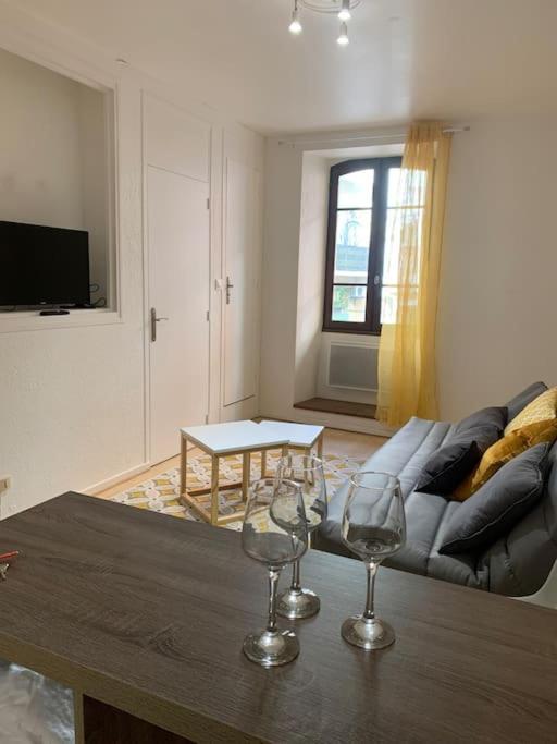 Aubenas : Beau Studio, Proche Du Chateau ภายนอก รูปภาพ