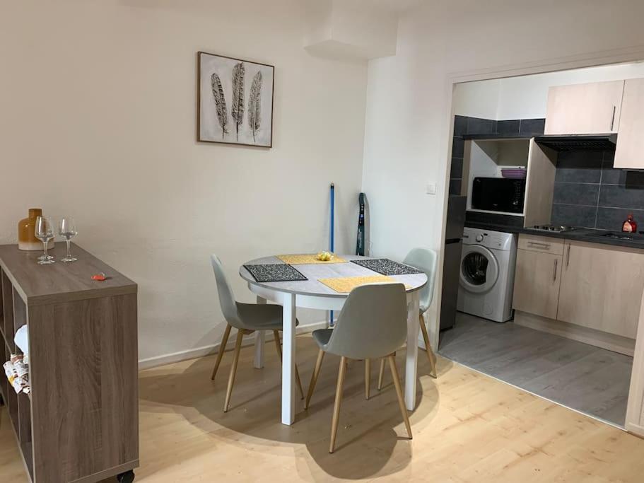 Aubenas : Beau Studio, Proche Du Chateau ภายนอก รูปภาพ